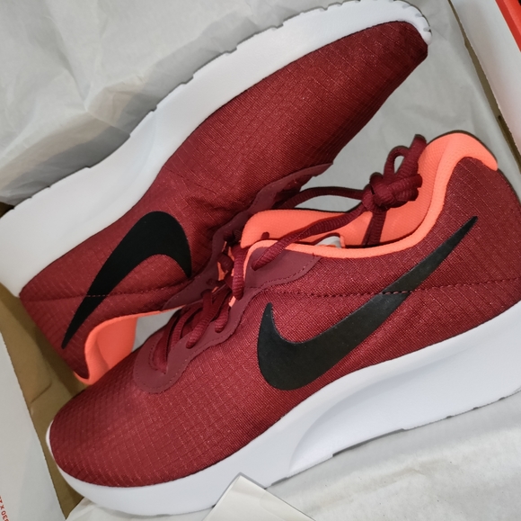 Red Nike Sneakers NWT - Picture 1 of 9